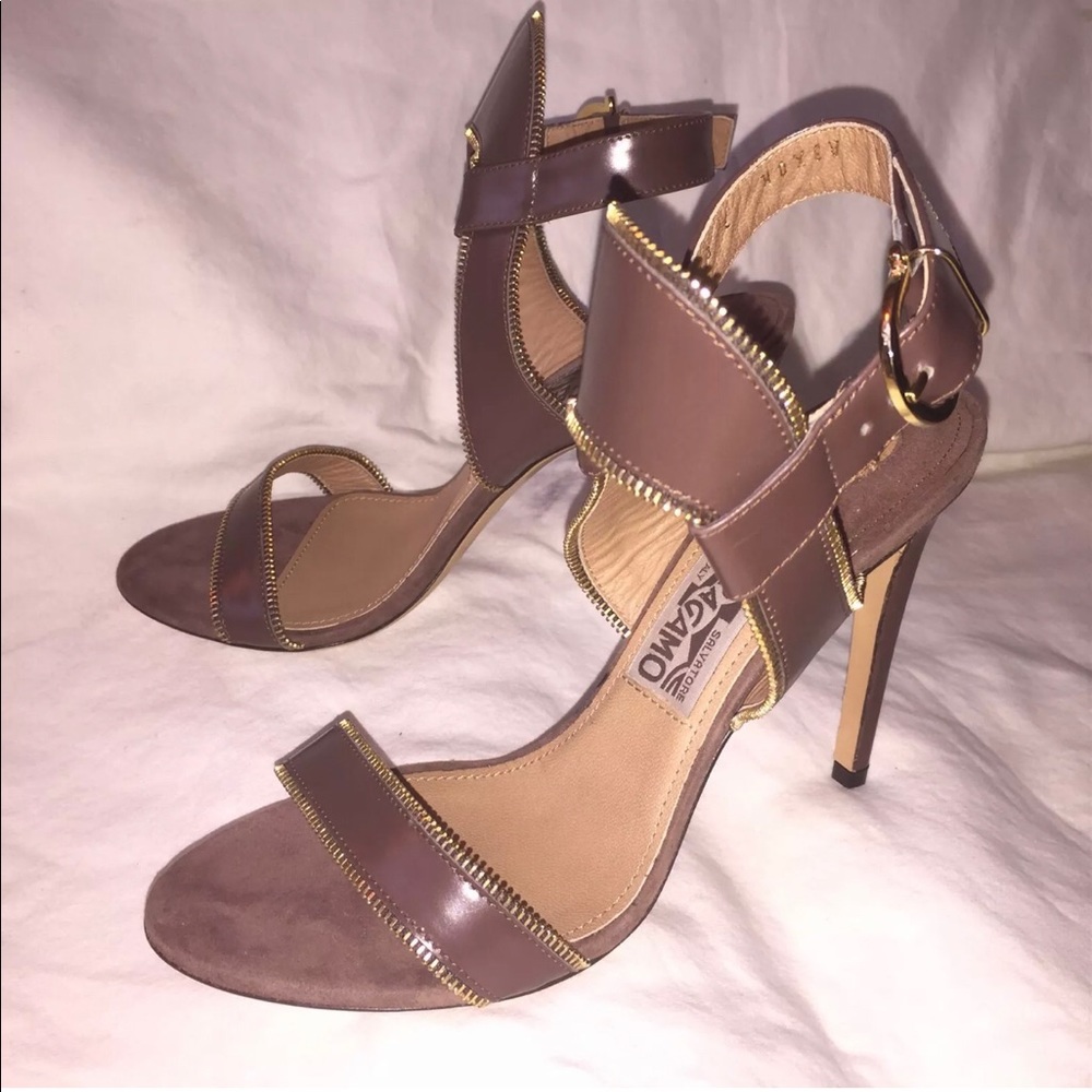 Sold SALVATORE FERRAGAMO SZ 7 sandals high heels